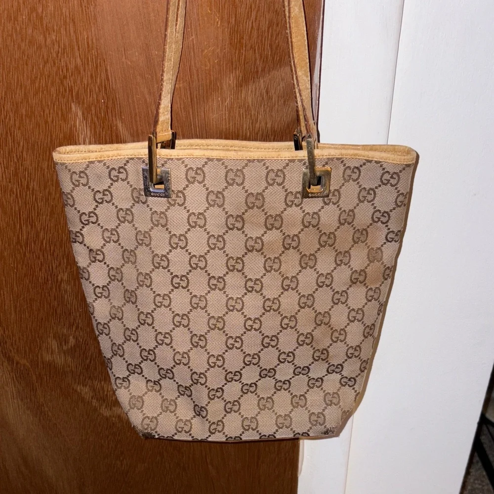 Gucci Beige Monogram Tote Bag - Picture 2 of 9